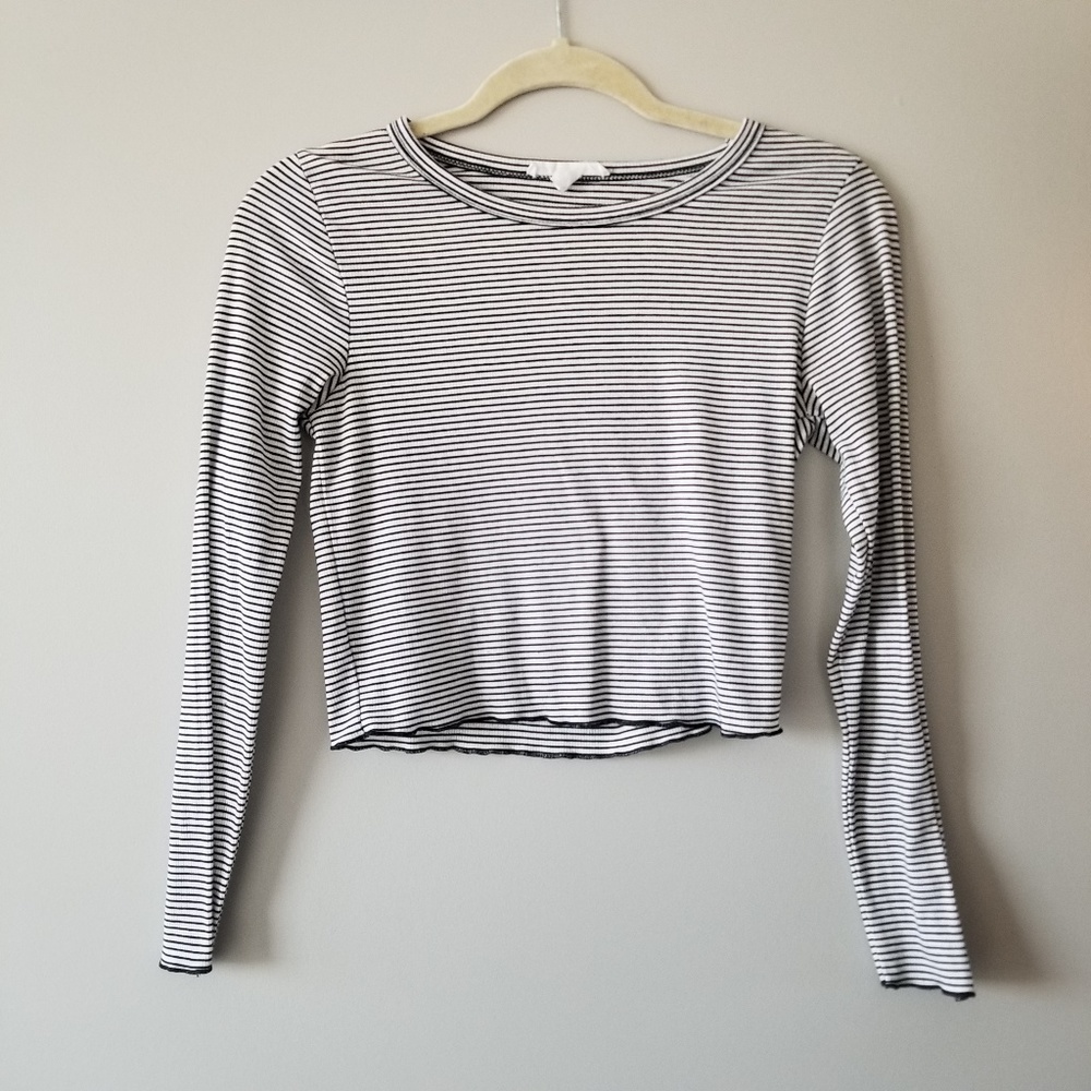 B&W Pinstriped Long Sleeved Crop Top